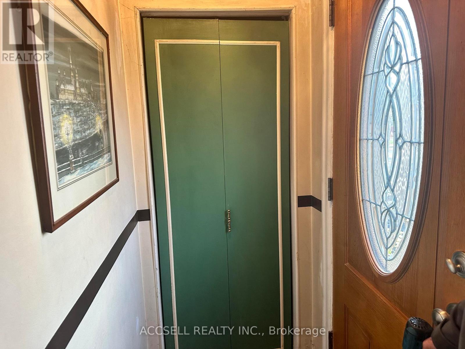 58 Clegg Street S, Ottawa, Ontario  K1S 0H8 - Photo 2 - X12766180