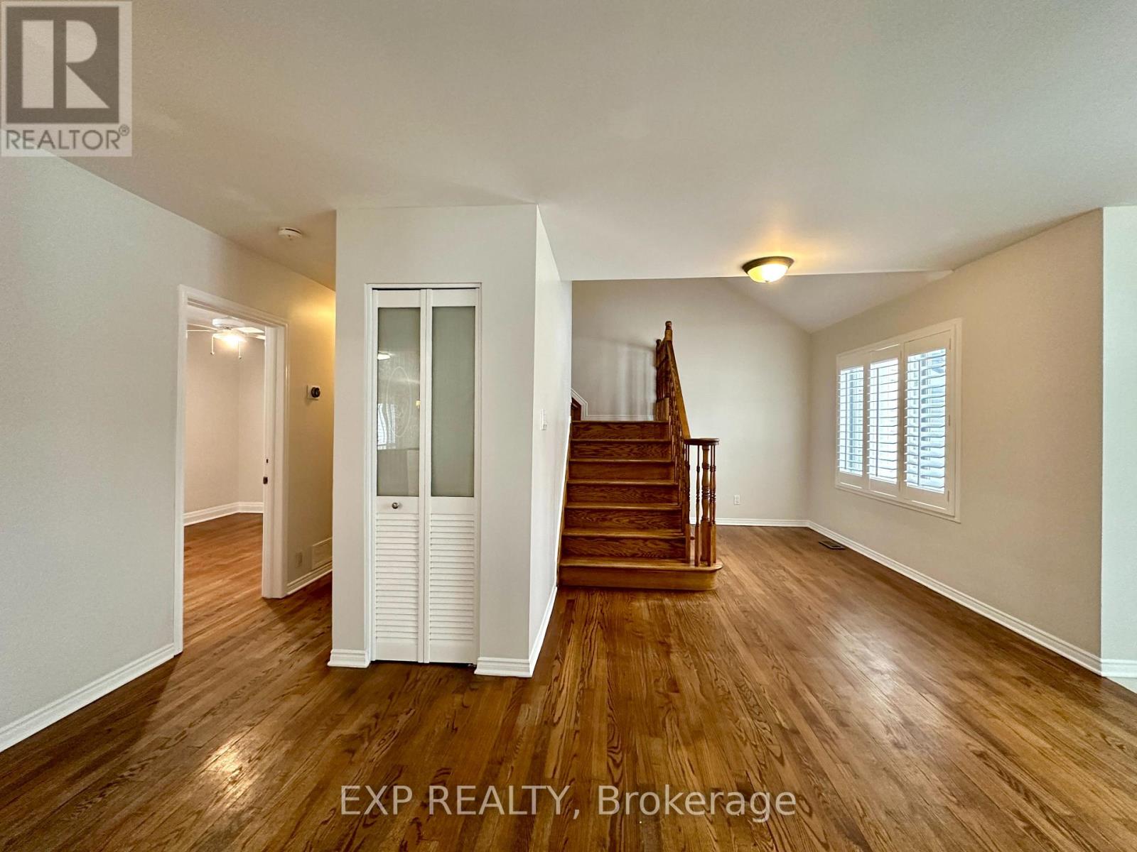 21 Granton Avenue, Ottawa, Ontario  K2G 1W5 - Photo 4 - X12766232