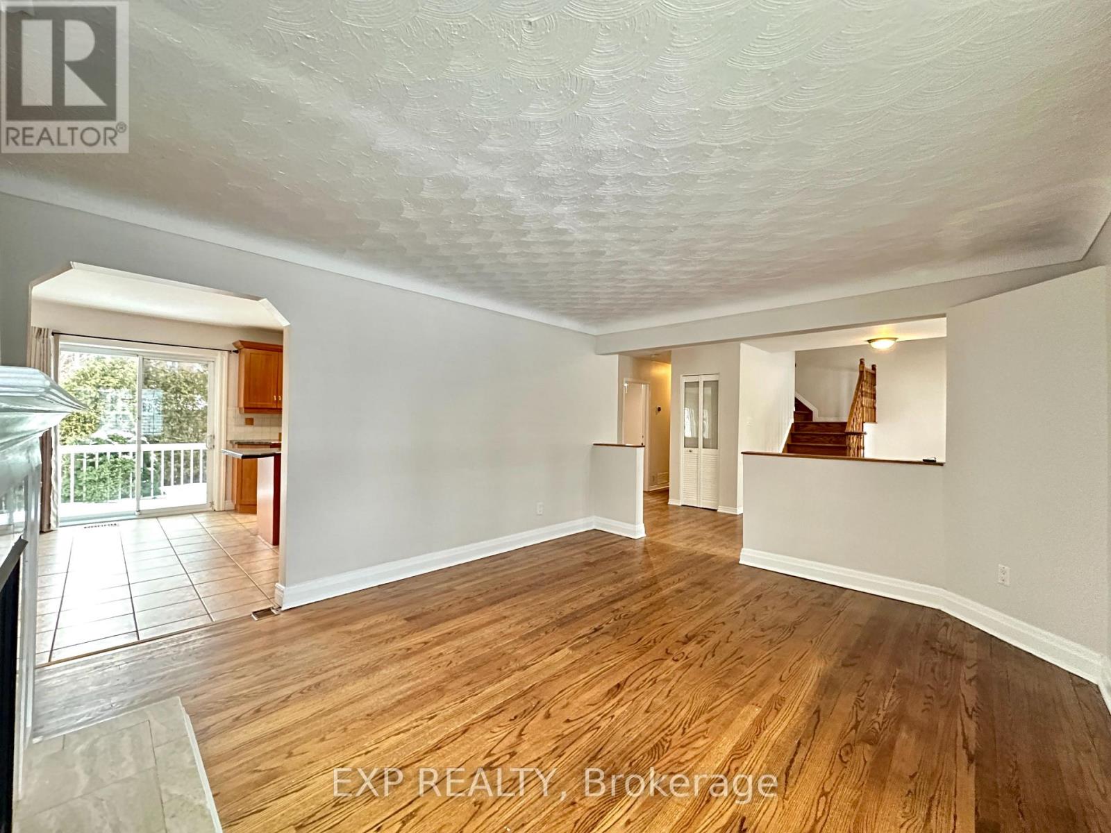 21 Granton Avenue, Ottawa, Ontario  K2G 1W5 - Photo 6 - X12766232