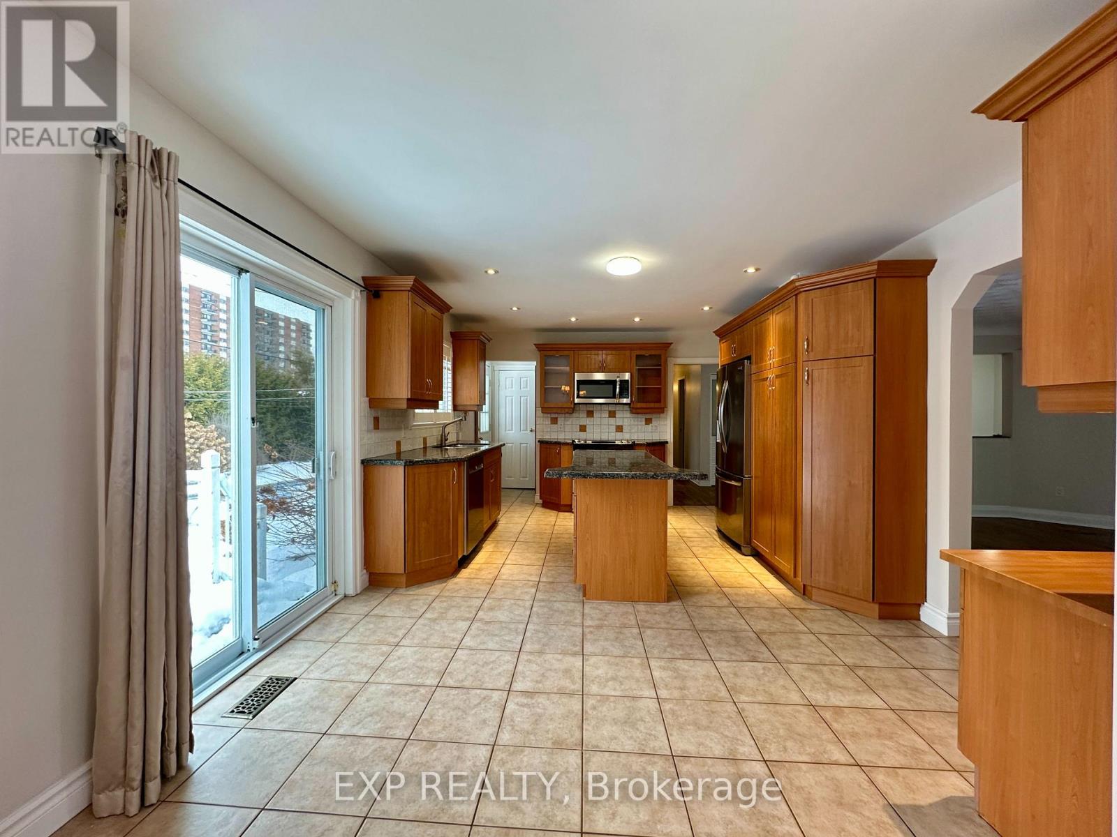 21 Granton Avenue, Ottawa, Ontario  K2G 1W5 - Photo 9 - X12766232