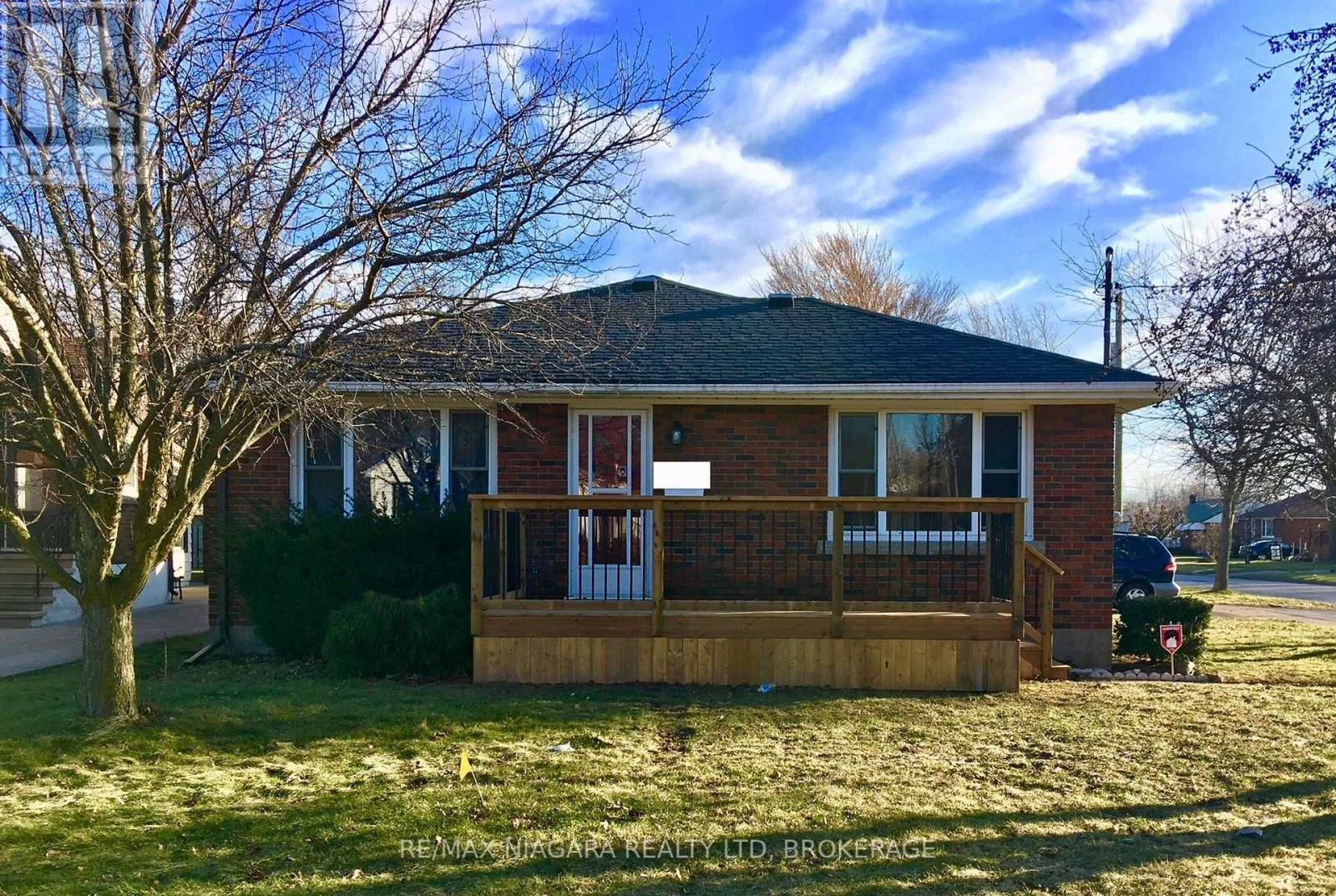 Main - 6100 Dixon Street, Niagara Falls, Ontario  L2G 2L5 - Photo 1 - X12766236