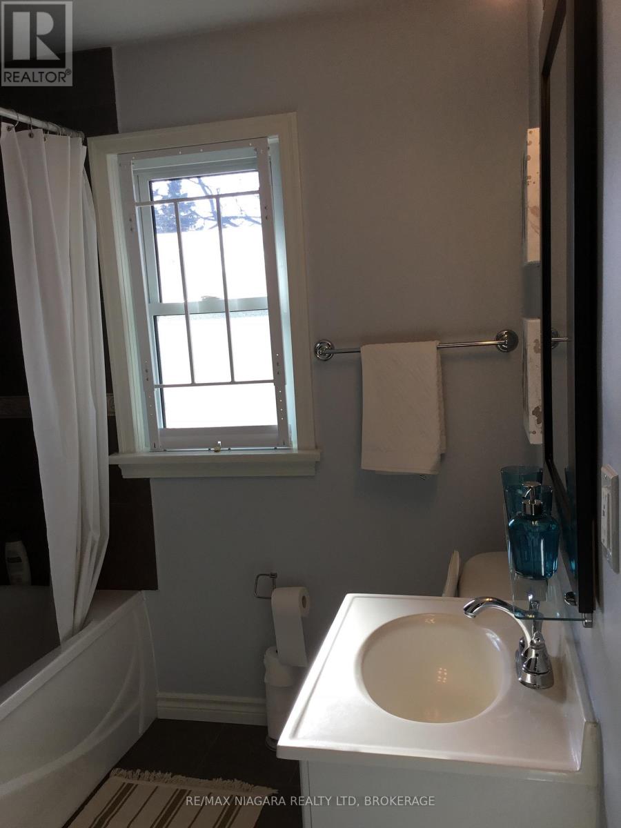 Main - 6100 Dixon Street, Niagara Falls, Ontario  L2G 2L5 - Photo 11 - X12766236