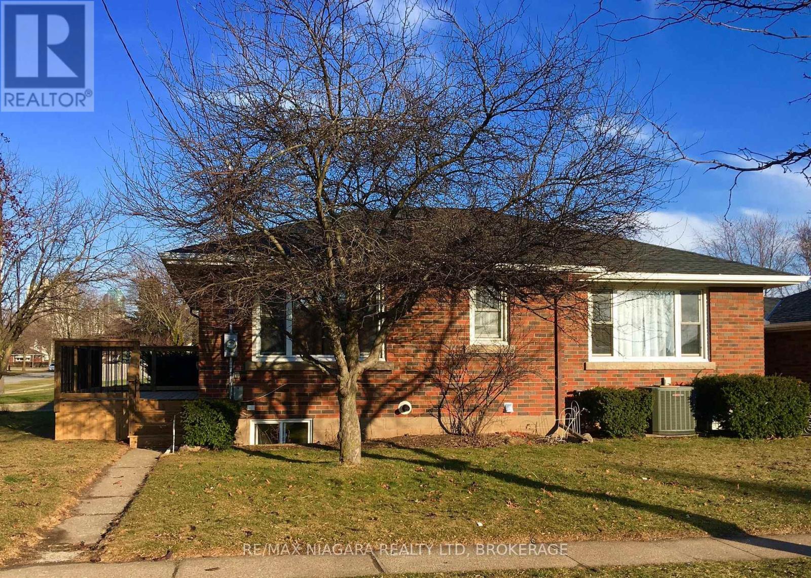 Main - 6100 Dixon Street, Niagara Falls, Ontario  L2G 2L5 - Photo 2 - X12766236