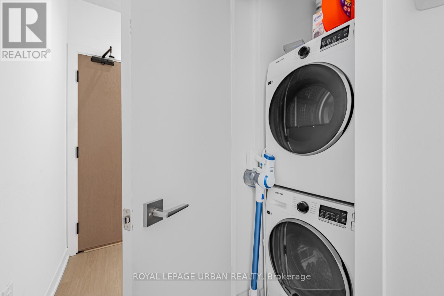 521 - 195 Mccaul Street, Toronto, Ontario  M5T 0E5 - Photo 4 - C12766304