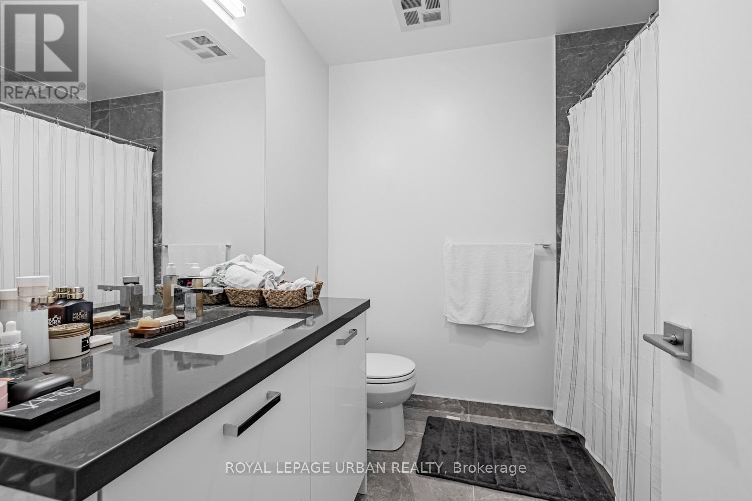 521 - 195 Mccaul Street, Toronto, Ontario  M5T 0E5 - Photo 5 - C12766304