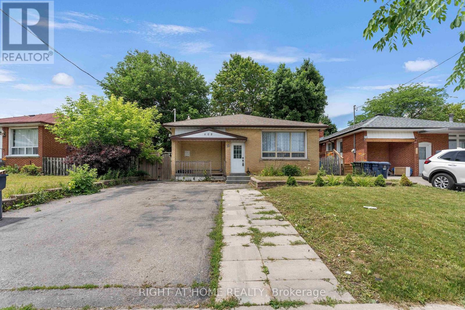 608 Mccowan Road, Toronto, Ontario  M1J 1K1 - Photo 1 - E12766224
