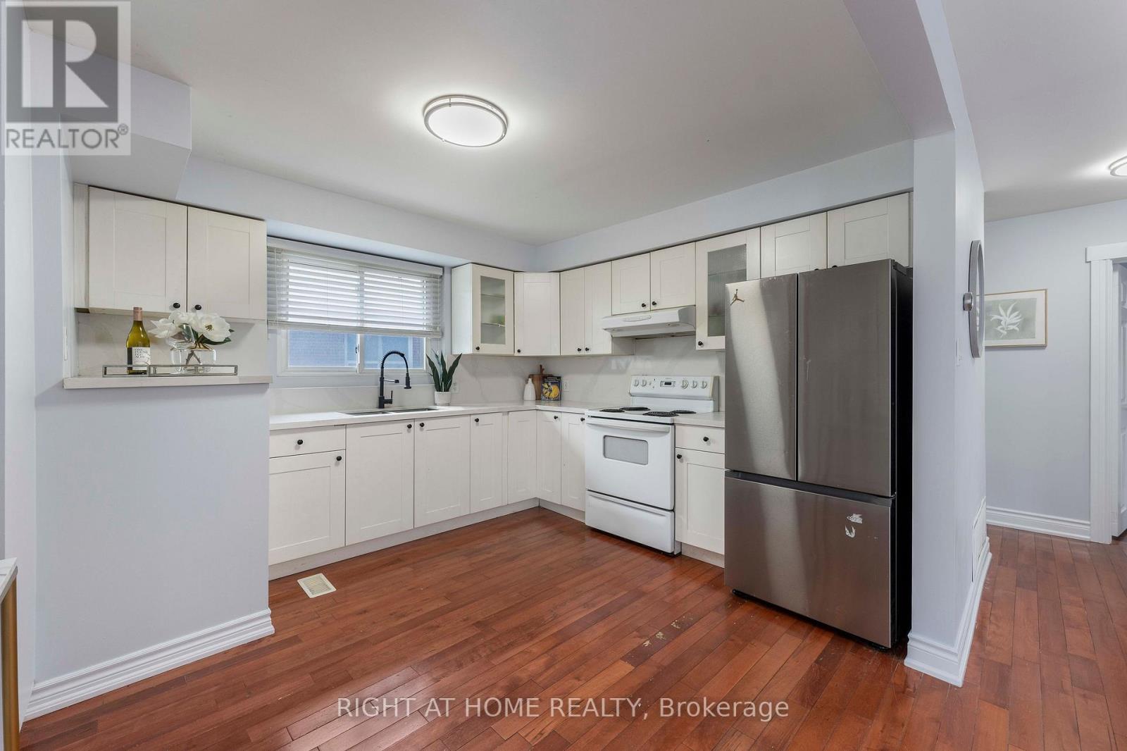 608 Mccowan Road, Toronto, Ontario  M1J 1K1 - Photo 6 - E12766224