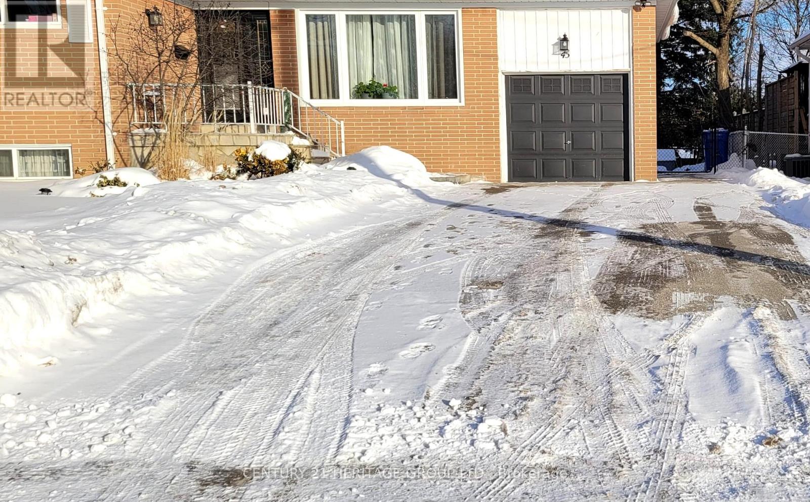 LOWER - 45 LEWIS DRIVE, Newmarket, Ontario