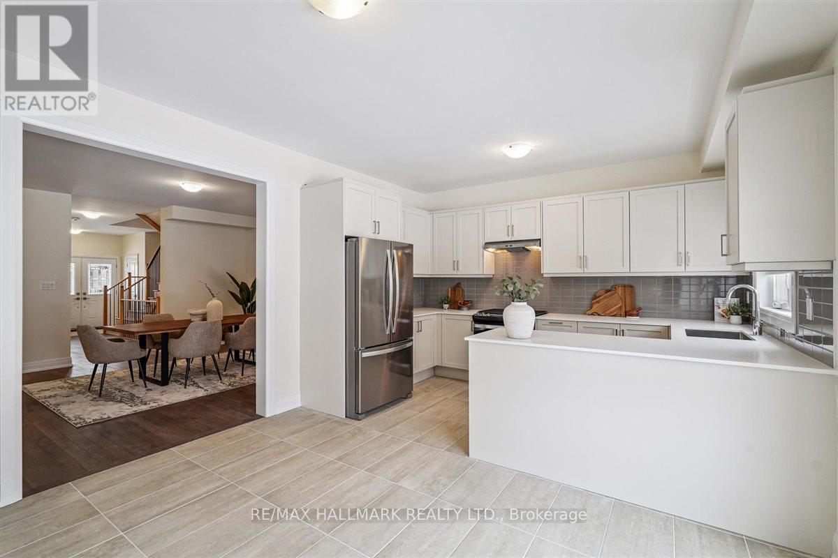 21 La Reine Avenue, Richmond Hill, Ontario  L4E 1N3 - Photo 18 - N12766266