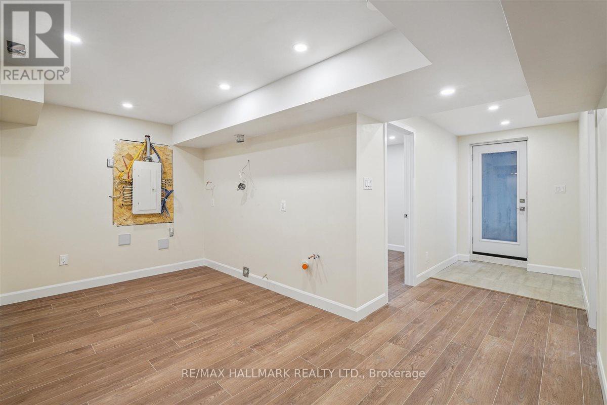 21 La Reine Avenue, Richmond Hill, Ontario  L4E 1N3 - Photo 41 - N12766266