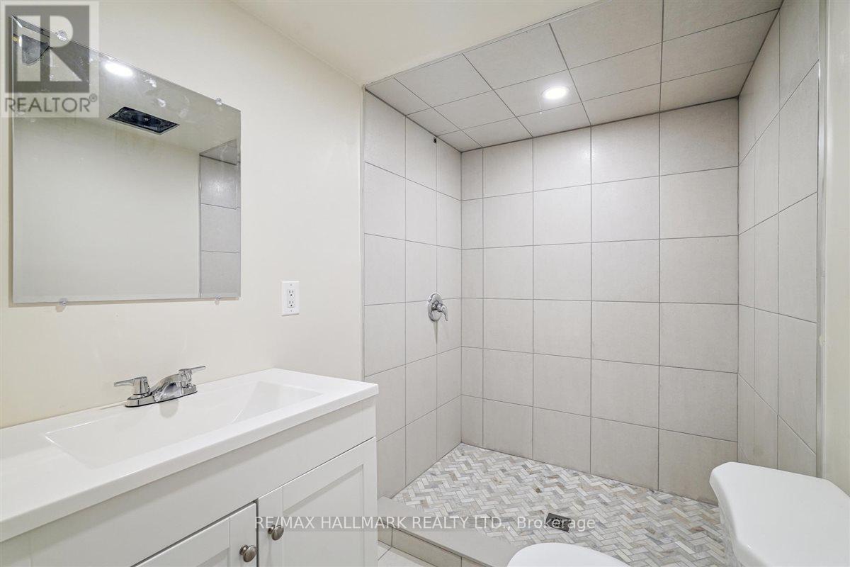 21 La Reine Avenue, Richmond Hill, Ontario  L4E 1N3 - Photo 43 - N12766266