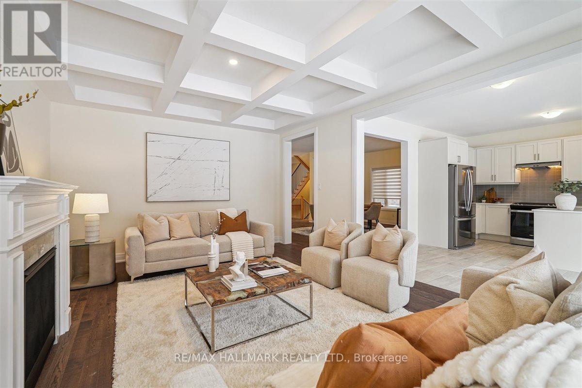 21 La Reine Avenue, Richmond Hill, Ontario  L4E 1N3 - Photo 7 - N12766266