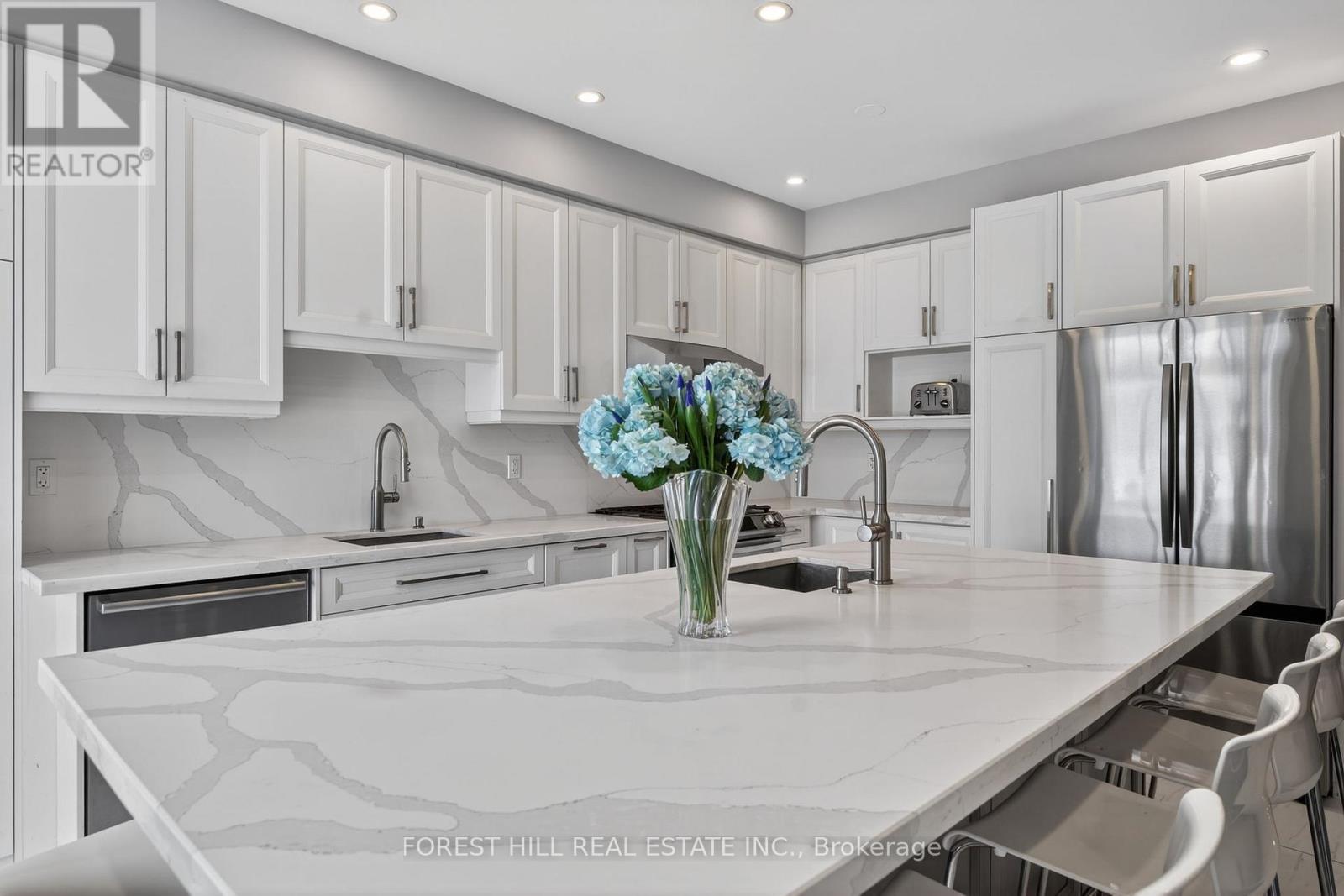 29 Fraserwood Road, Vaughan, Ontario  L4J 9C5 - Photo 6 - N12766270