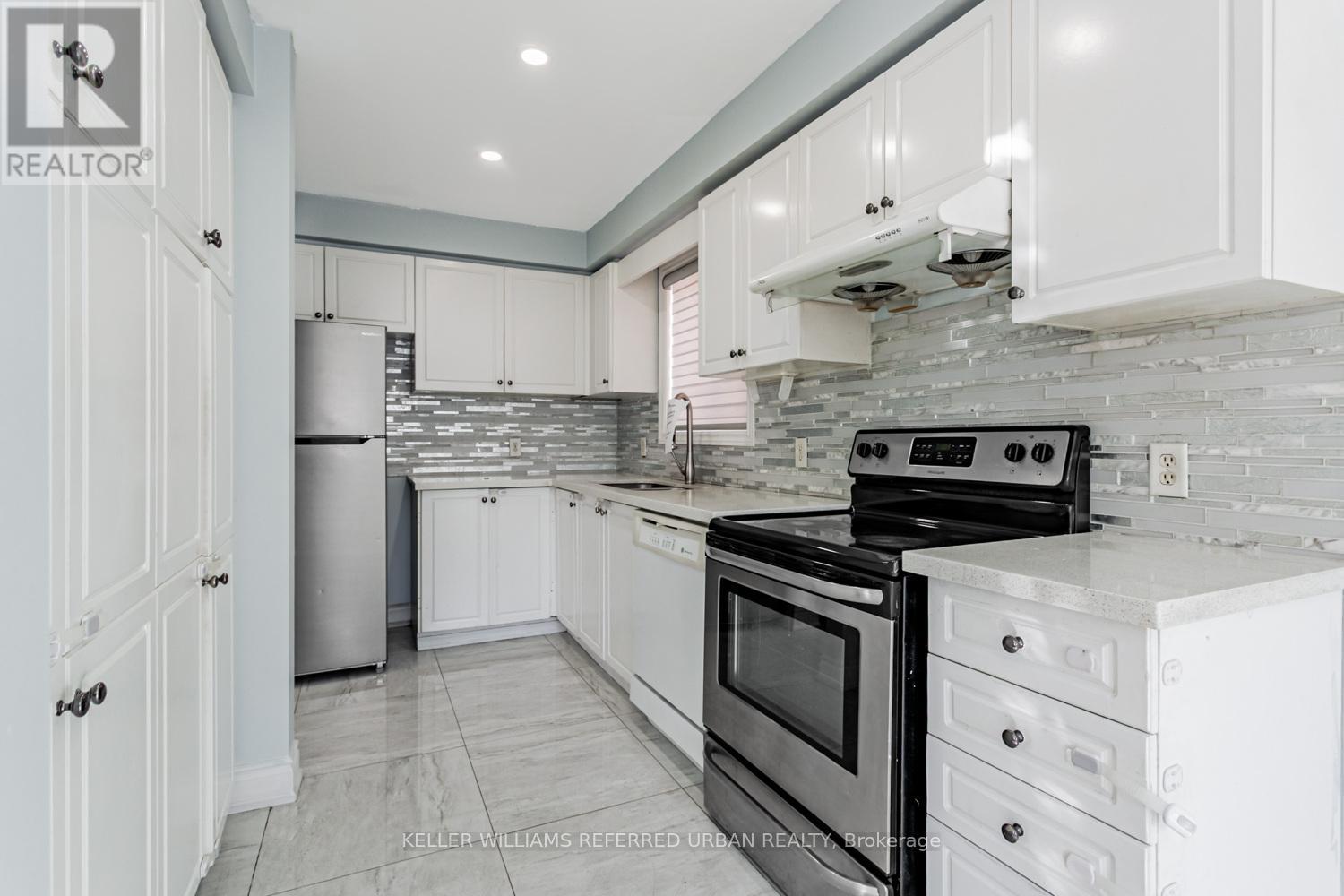 39 Summerdale Crescent, Brampton, Ontario  L6X 4V9 - Photo 11 - W12766264