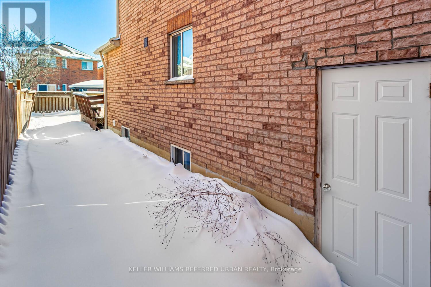 39 Summerdale Crescent, Brampton, Ontario  L6X 4V9 - Photo 32 - W12766264