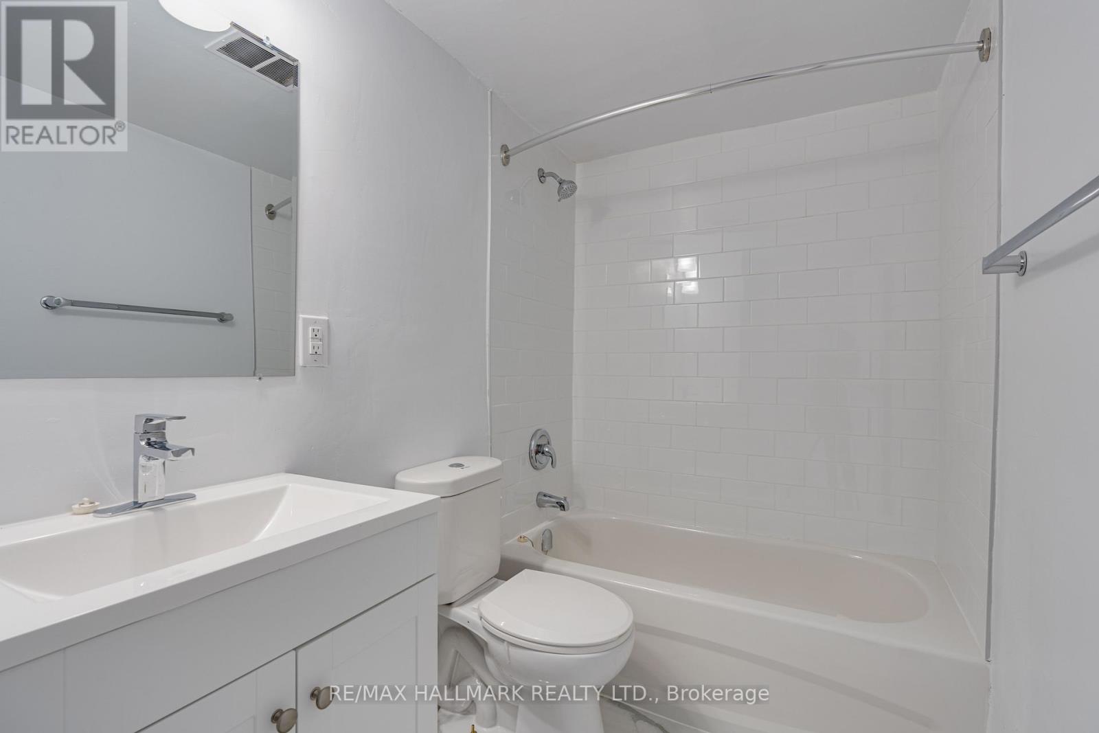 302 - 10 Garfella Drive S, Toronto, Ontario  M9V 2E9 - Photo 2 - W12766300