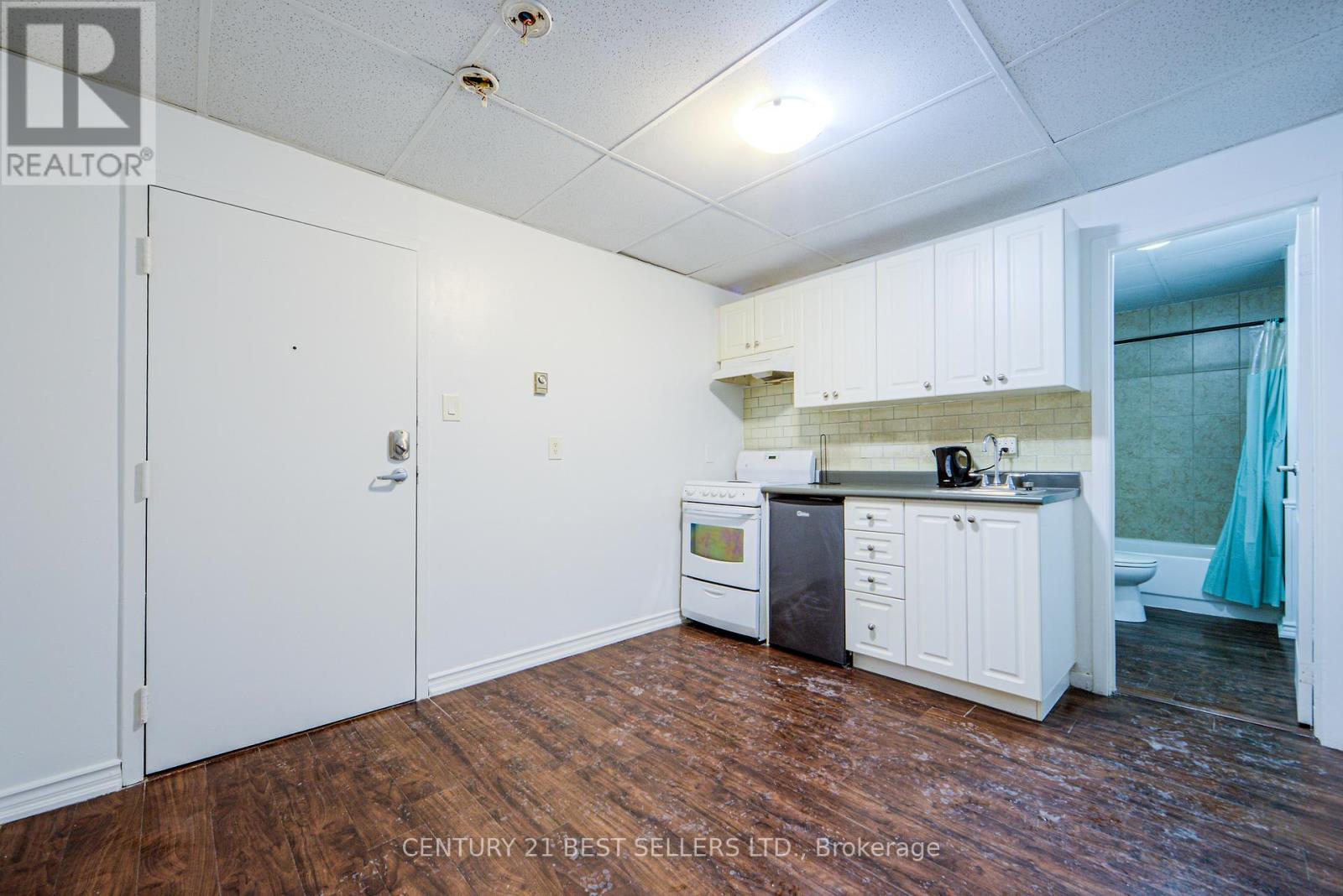 3 - 150 Lakeshore Road E, Oakville, Ontario  L6J 1H3 - Photo 3 - W12766318