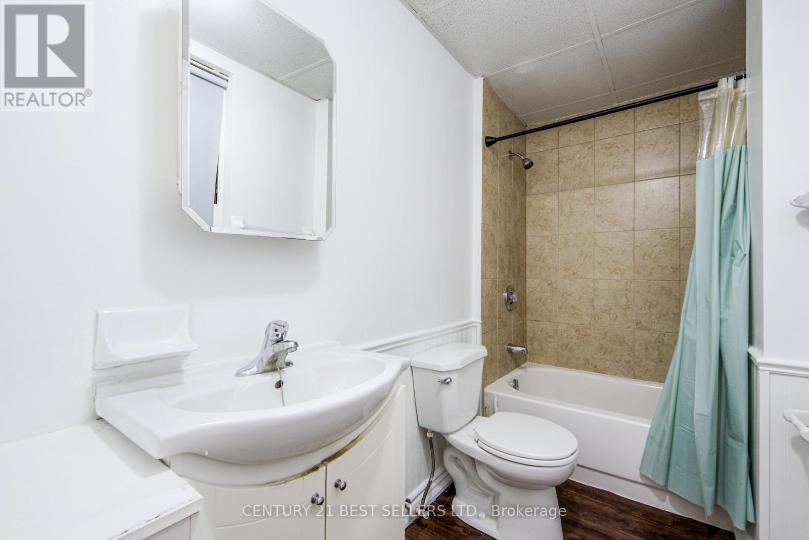 3 - 150 Lakeshore Road E, Oakville, Ontario  L6J 1H3 - Photo 7 - W12766318