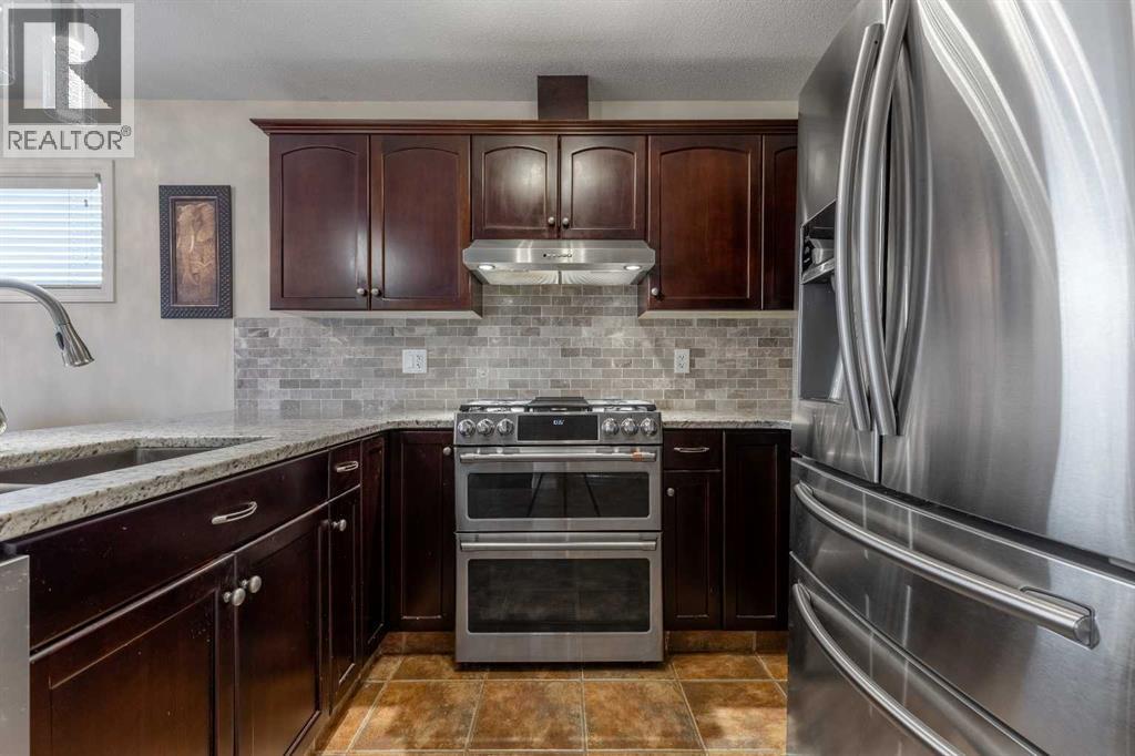 420 Silkstone Crescent W, Lethbridge, Alberta  T1J 2G3 - Photo 9 - A2280765