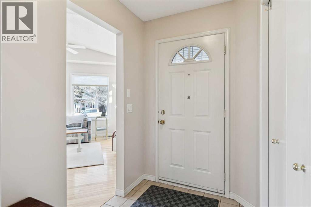 2609 27 Street Sw, Calgary, Alberta  T3E 2G4 - Photo 2 - A2282925