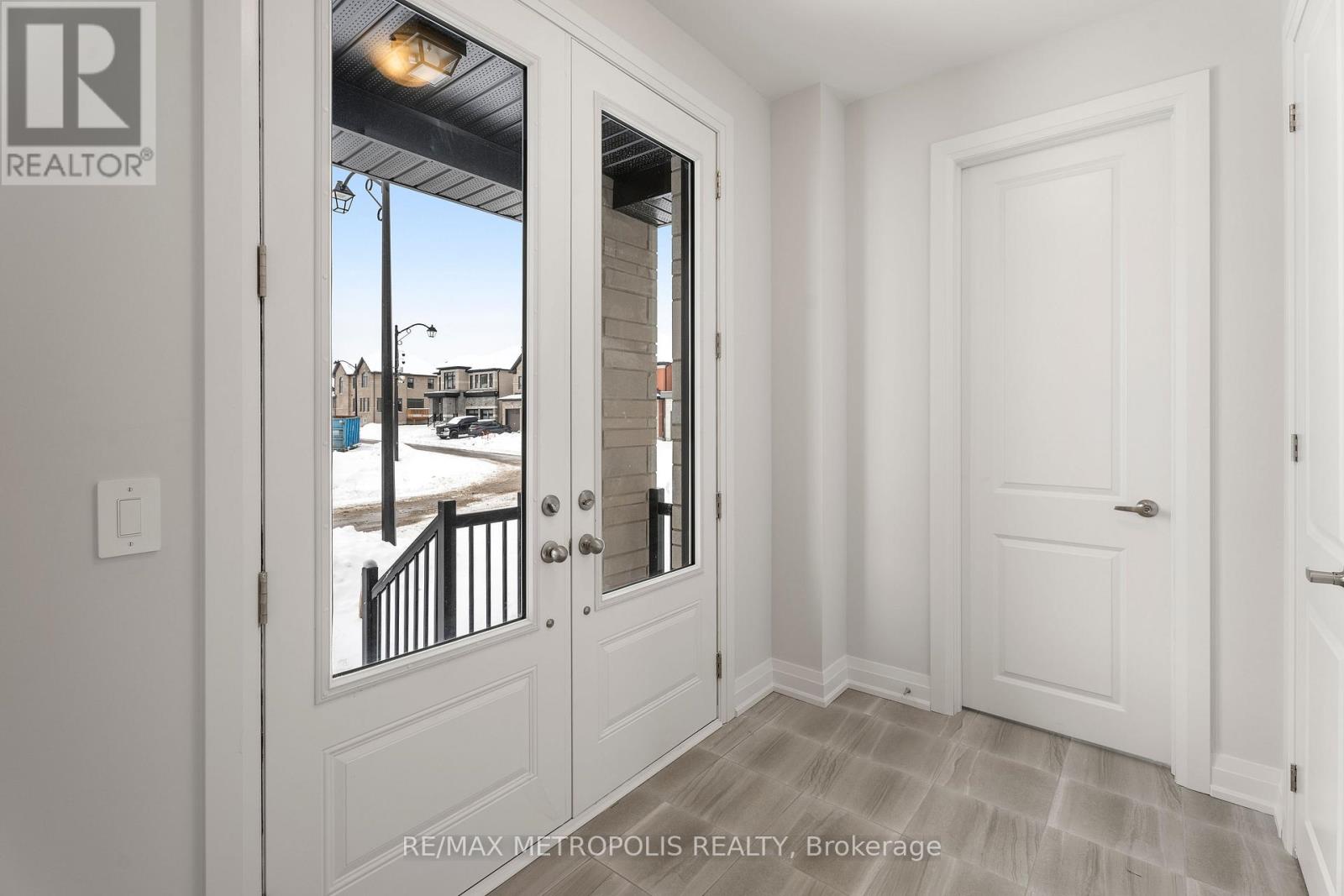 31 Walters Street, Kawartha Lakes, Ontario  K9V 0S2 - Photo 3 - X12766202