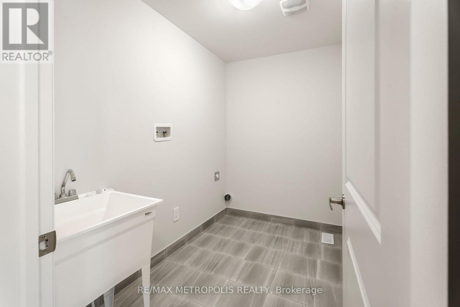 31 Walters Street, Kawartha Lakes, Ontario  K9V 0S2 - Photo 33 - X12766202