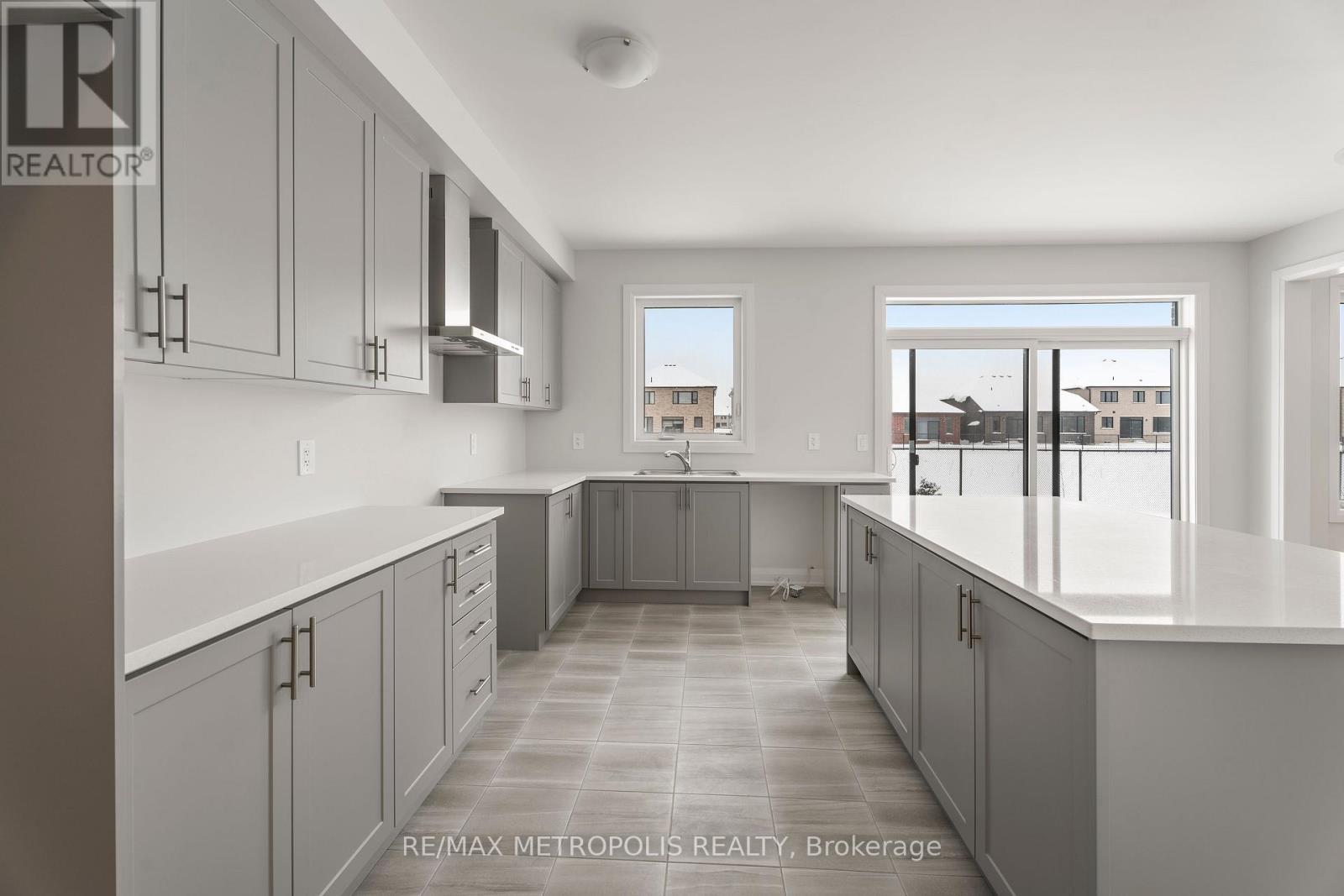 31 Walters Street, Kawartha Lakes, Ontario  K9V 0S2 - Photo 8 - X12766202