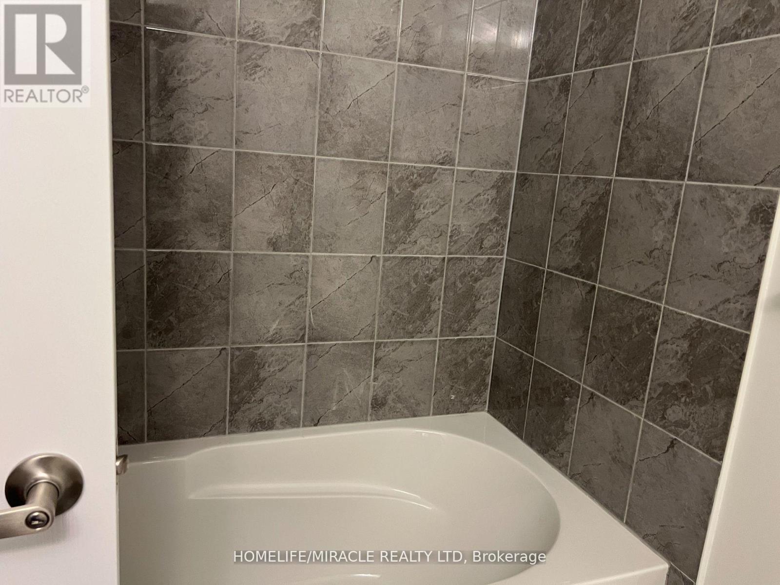 122 Varsity Drive, Welland, Ontario  L3B 0N3 - Photo 13 - X12766278