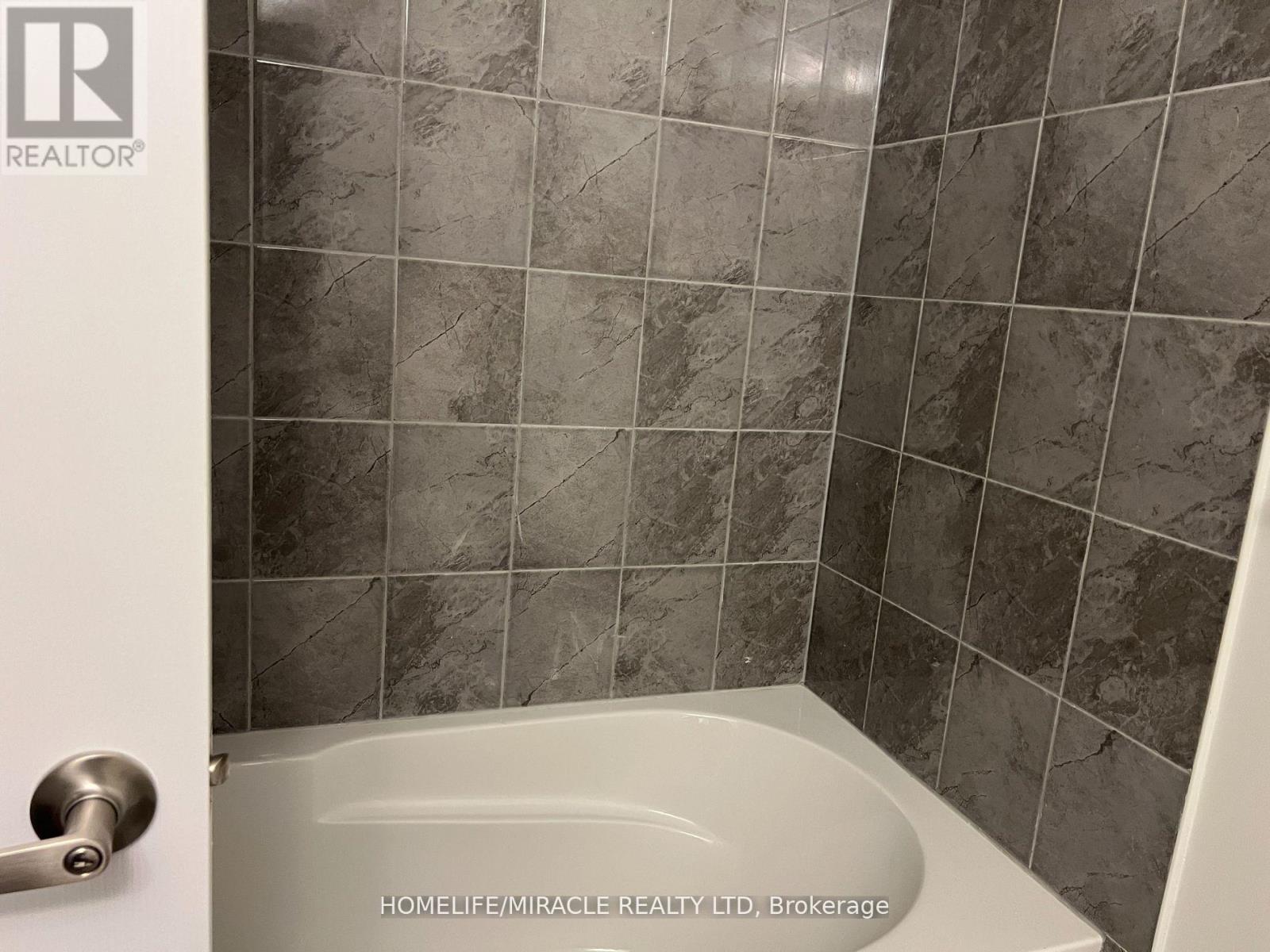 122 Varsity Drive, Welland, Ontario  L3B 0N3 - Photo 14 - X12766278