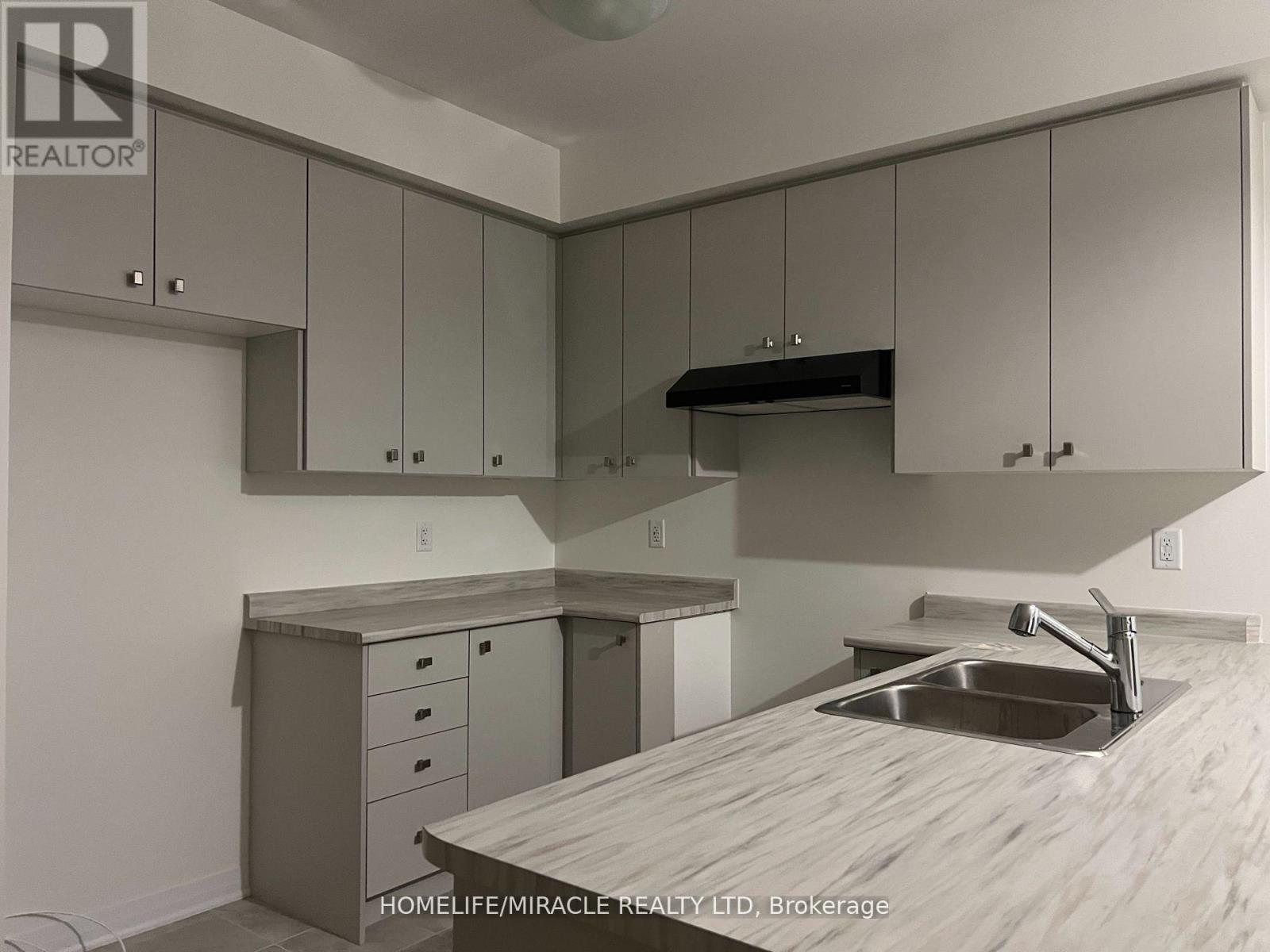 122 Varsity Drive, Welland, Ontario  L3B 0N3 - Photo 4 - X12766278