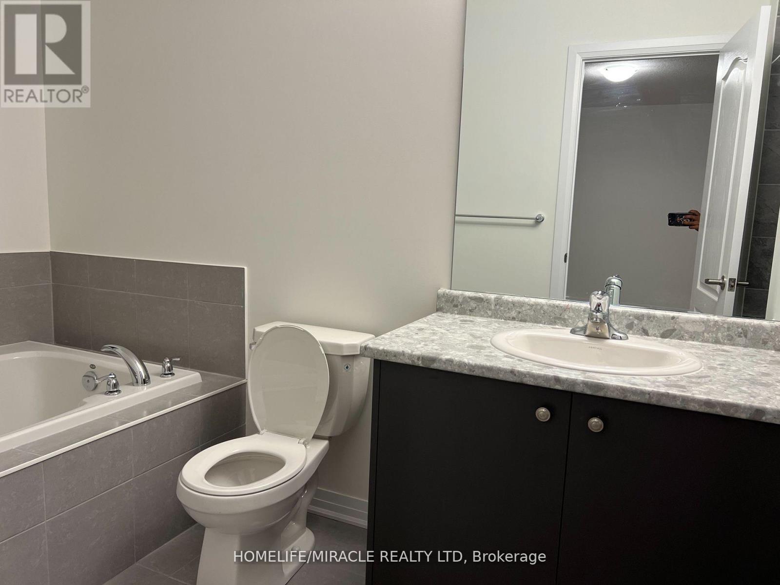 122 Varsity Drive, Welland, Ontario  L3B 0N3 - Photo 9 - X12766278