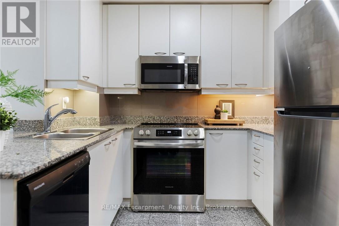 902 - 88 Palace Pier, Toronto (Mimico), Ontario  M8V 3W9 - Photo 3 - W12766328