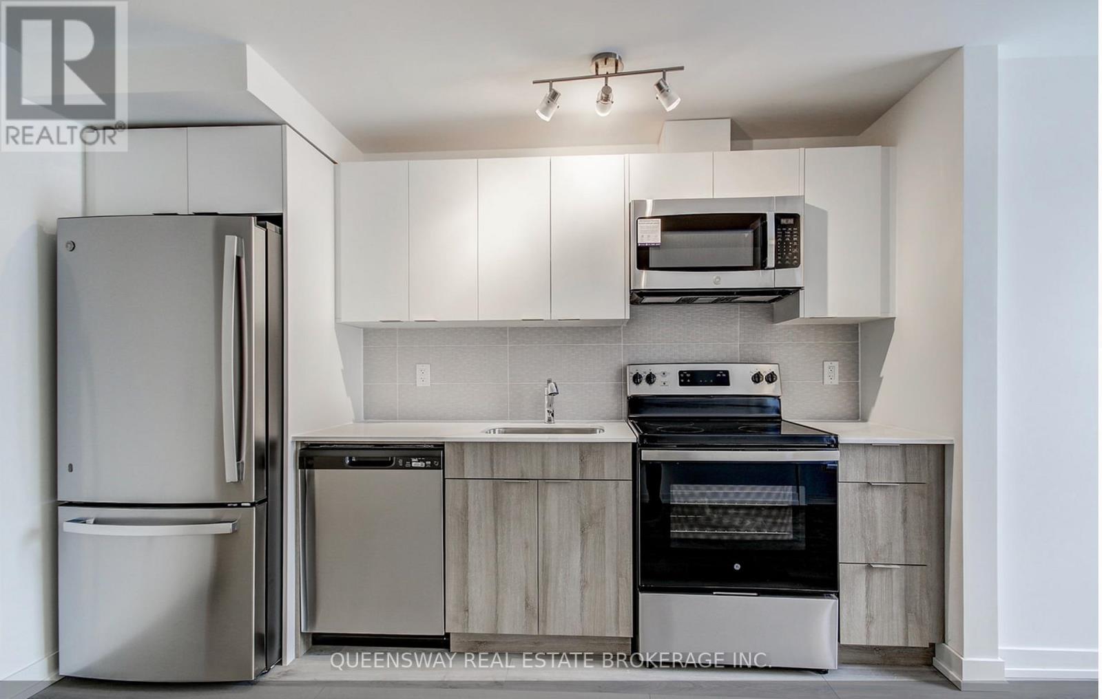 3079 Pharmacy Avenue, Toronto, Ontario  M1T 1H8 - Photo 3 - E12752494