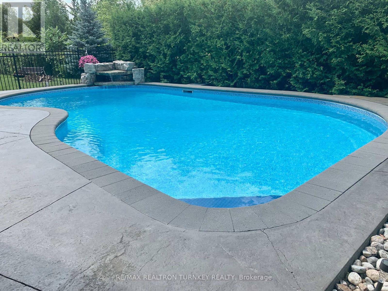 228 Sawmill Valley Drive, Newmarket, Ontario  L3X 2W1 - Photo 34 - N12692550