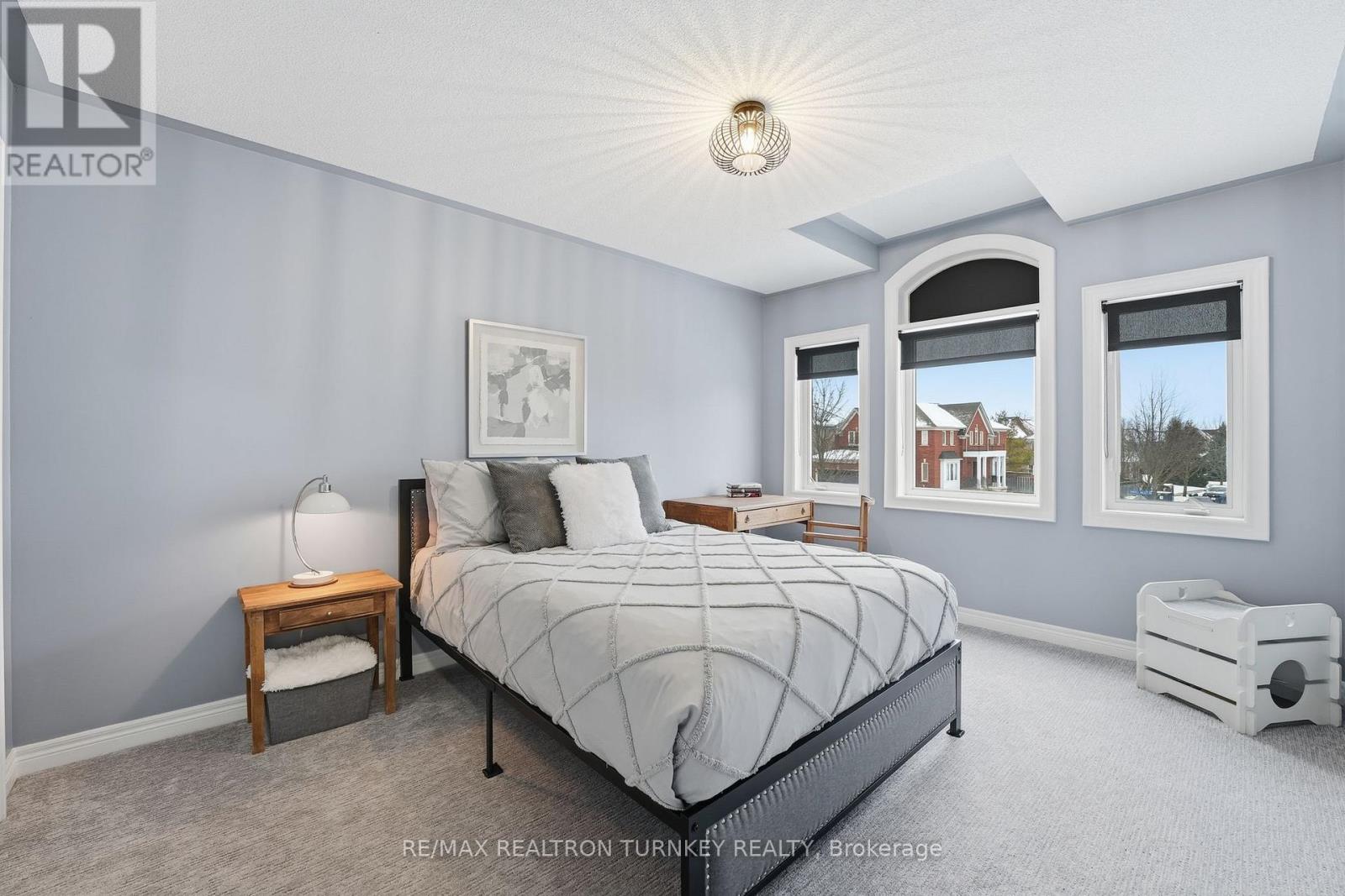 228 Sawmill Valley Drive, Newmarket, Ontario  L3X 2W1 - Photo 22 - N12692550