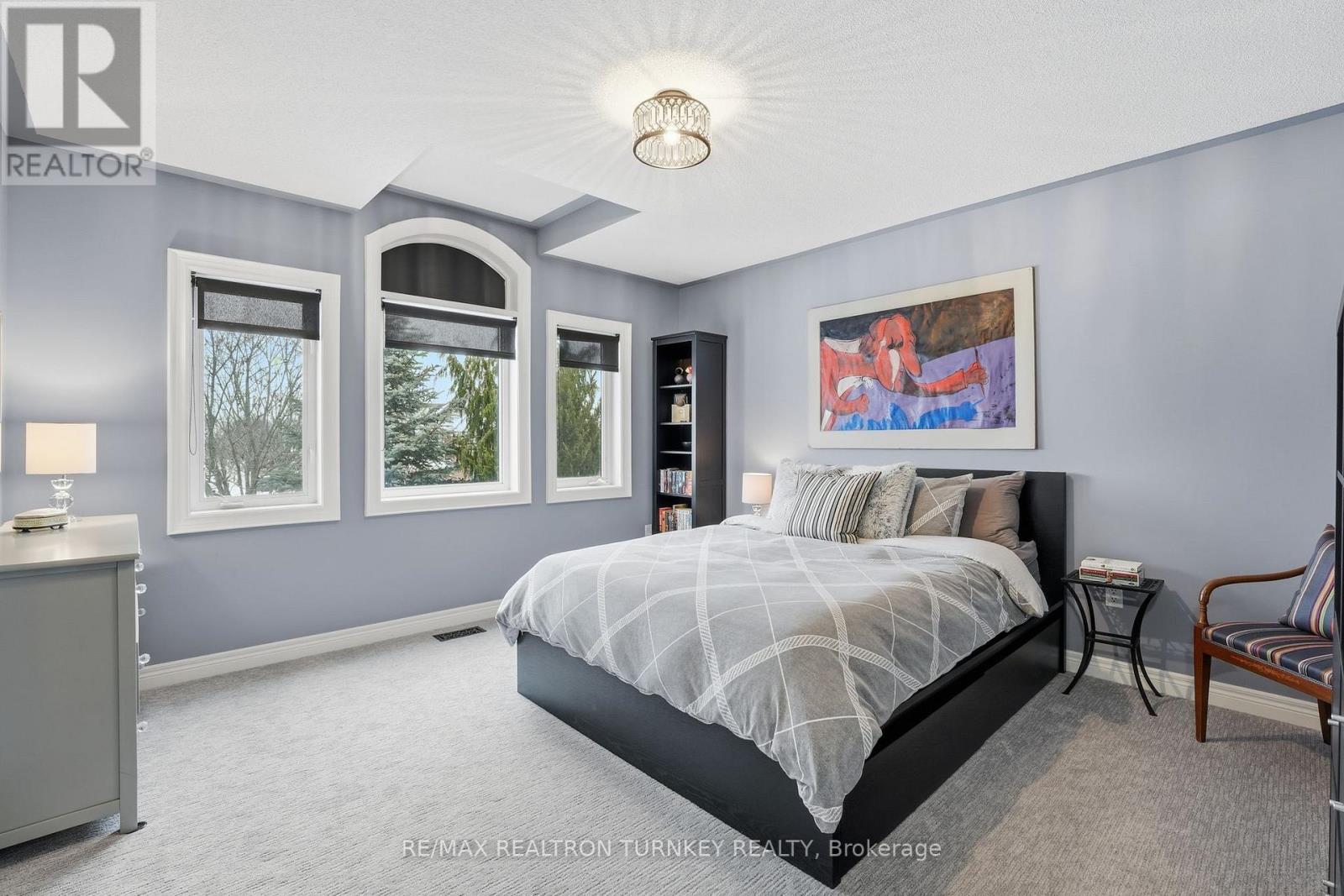 228 Sawmill Valley Drive, Newmarket, Ontario  L3X 2W1 - Photo 23 - N12692550