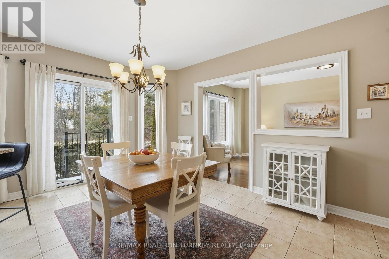 228 Sawmill Valley Drive, Newmarket, Ontario  L3X 2W1 - Photo 9 - N12692550