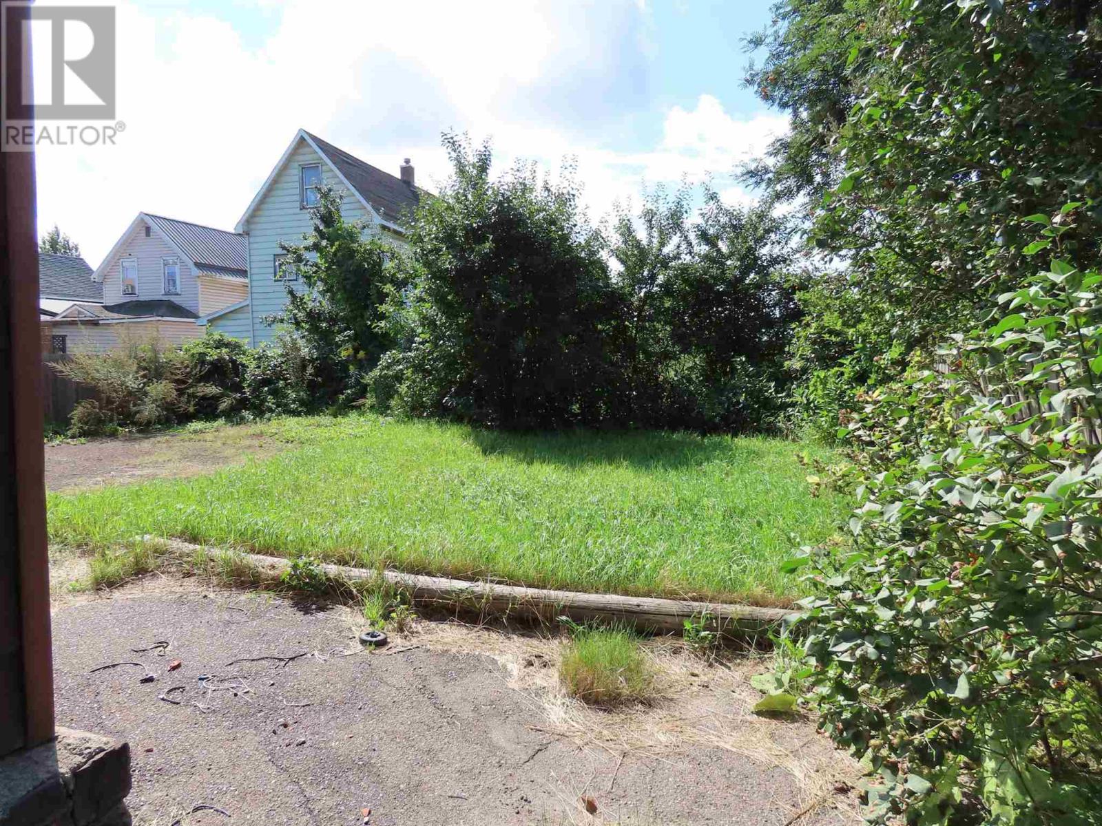 671 Queen St W, Sault Ste Marie, Ontario  P6A 1B1 - Photo 2 - SM260246