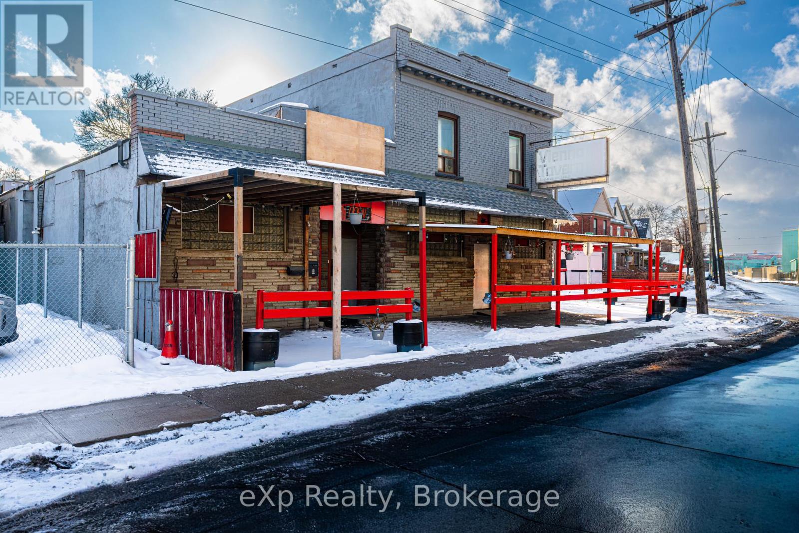 152 Grenfell Street, Hamilton (Industrial Sector), Ontario  L8H 3J2 - Photo 2 - X12766432