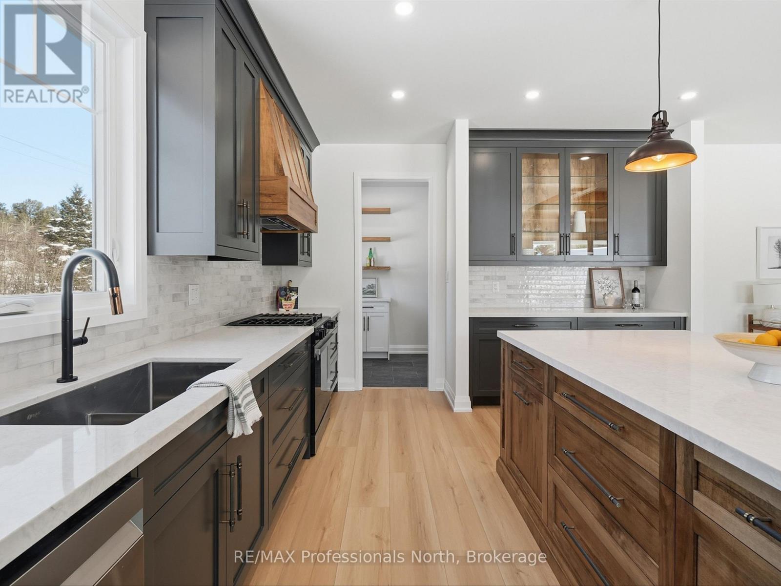 11 Clarkes Lane, Huntsville, Ontario  P0B 1M0 - Photo 10 - X12766480