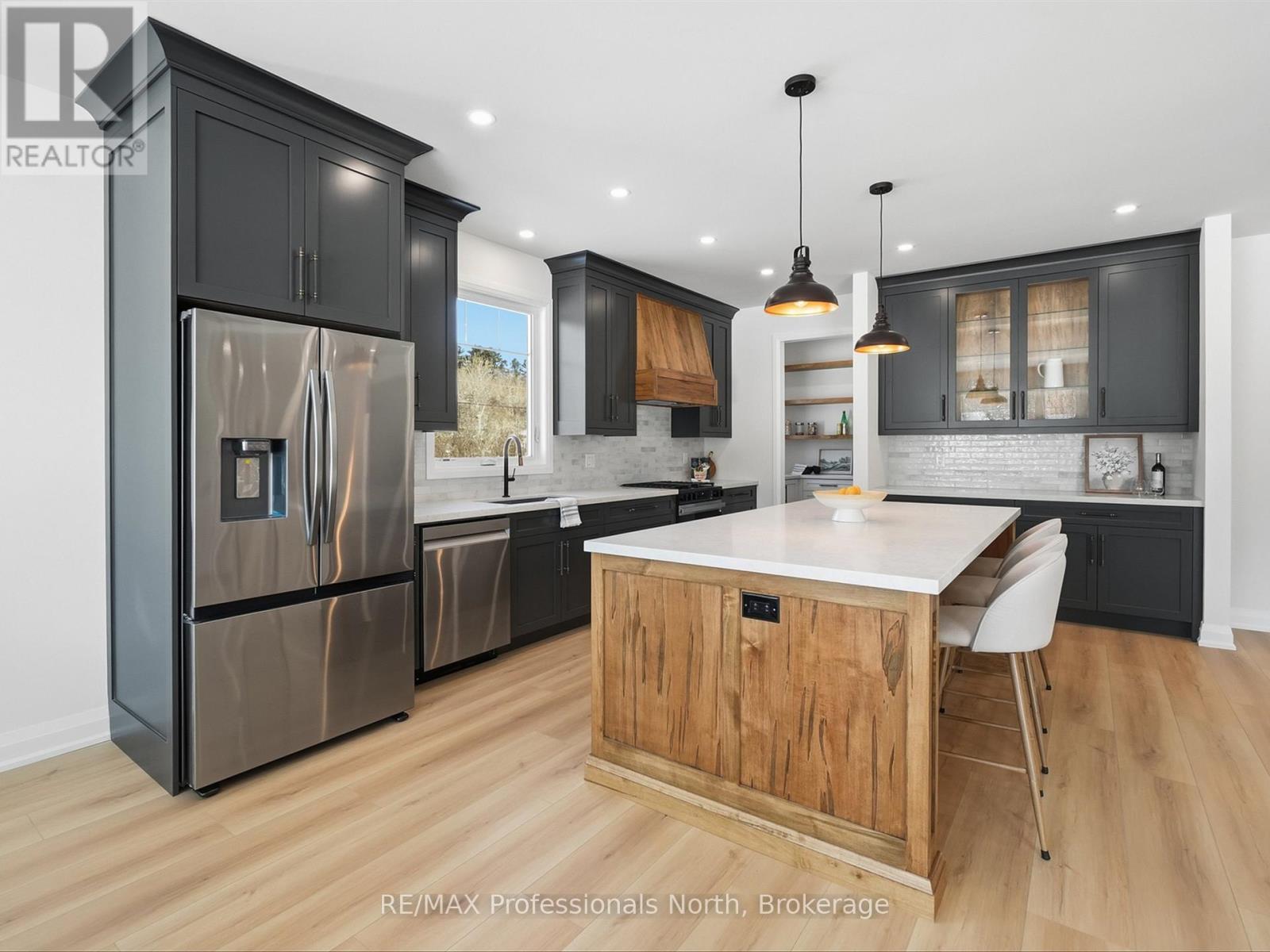 11 Clarkes Lane, Huntsville, Ontario  P0B 1M0 - Photo 9 - X12766480