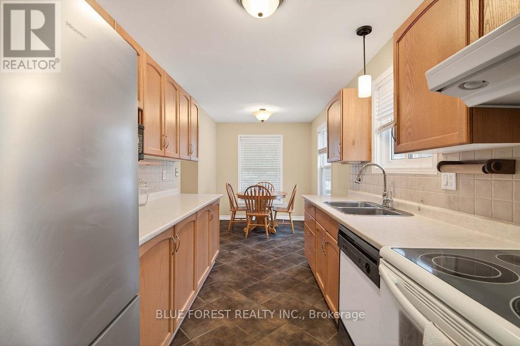 805 Deveron Crescent, London South (South J), Ontario  N5Z 5B4 - Photo 11 - X12766364