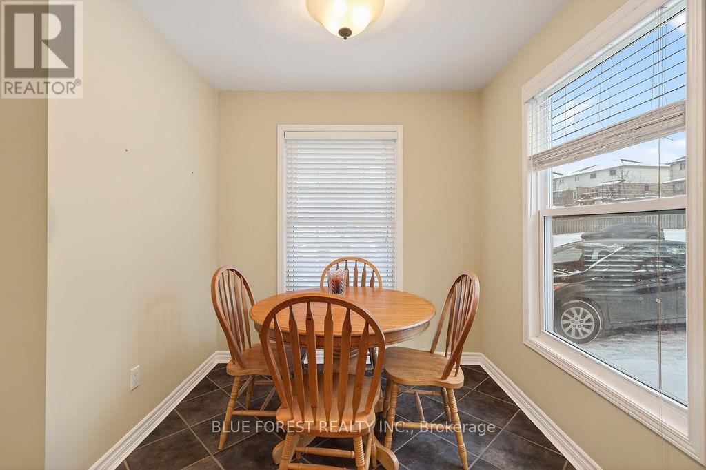 805 Deveron Crescent, London South (South J), Ontario  N5Z 5B4 - Photo 12 - X12766364