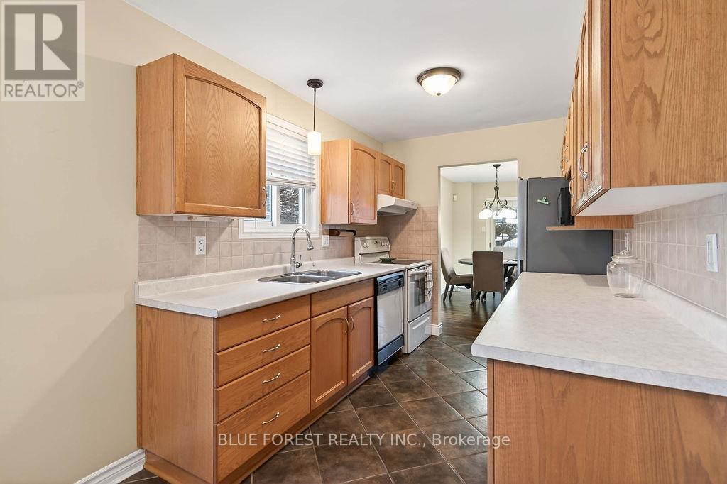 805 Deveron Crescent, London South (South J), Ontario  N5Z 5B4 - Photo 14 - X12766364