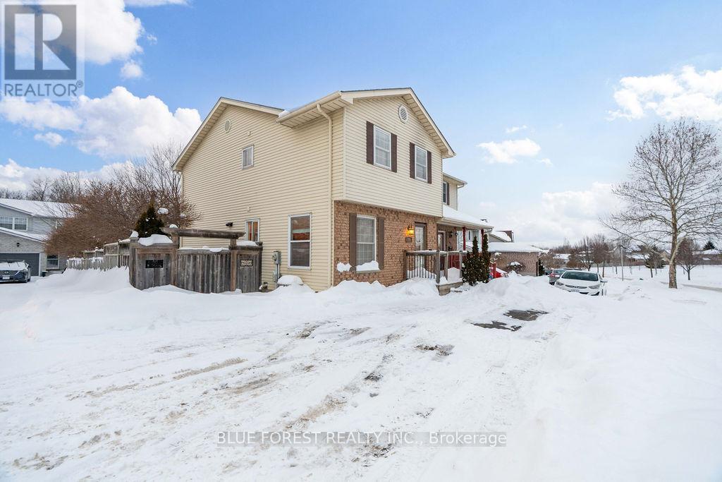 805 Deveron Crescent, London South (South J), Ontario  N5Z 5B4 - Photo 2 - X12766364