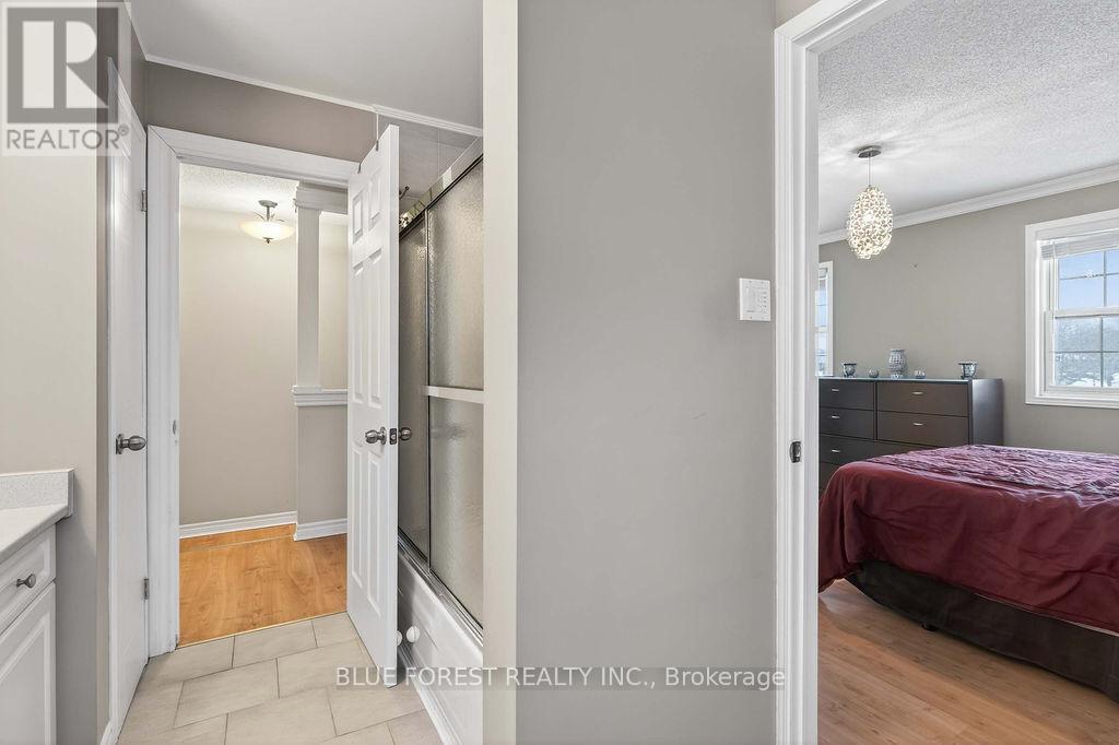 805 Deveron Crescent, London South (South J), Ontario  N5Z 5B4 - Photo 25 - X12766364