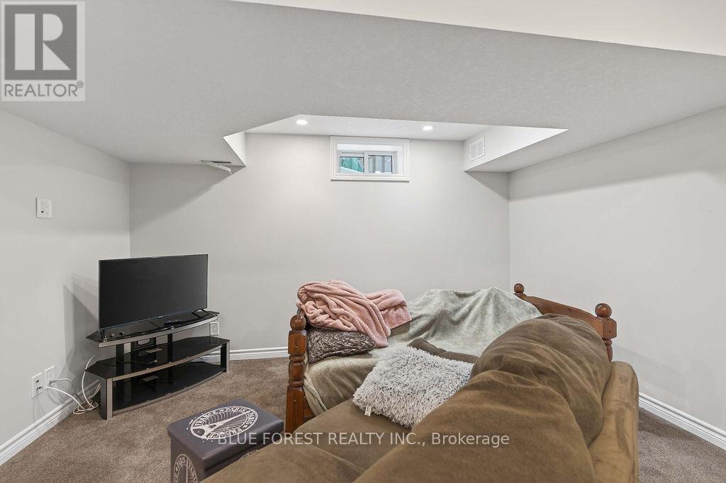 805 Deveron Crescent, London South (South J), Ontario  N5Z 5B4 - Photo 32 - X12766364