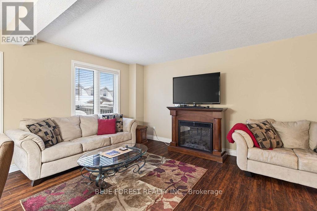 805 Deveron Crescent, London South (South J), Ontario  N5Z 5B4 - Photo 6 - X12766364