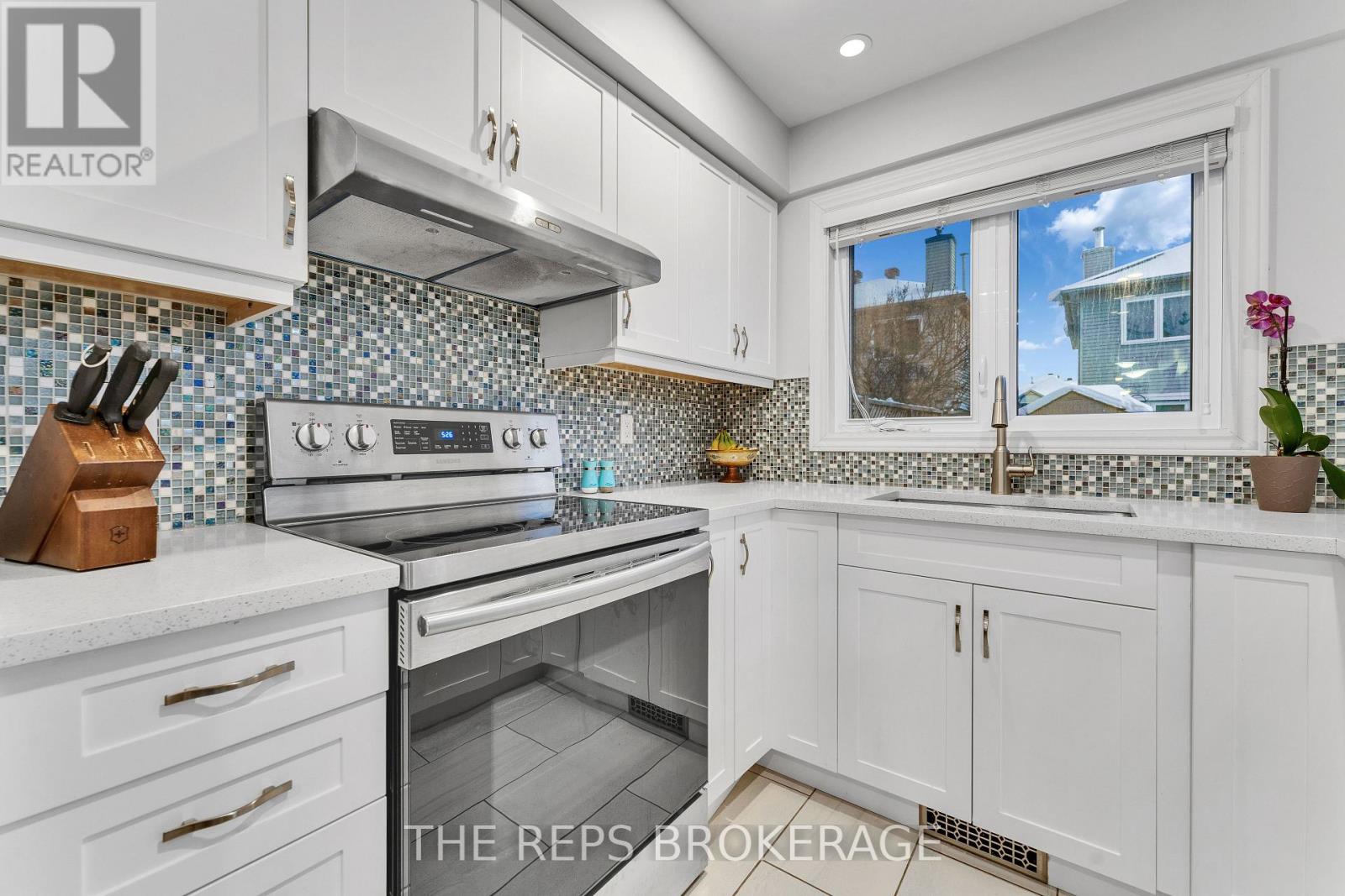 64 Hunterswood Crescent, Ottawa, Ontario  K1G 5V9 - Photo 17 - X12766466