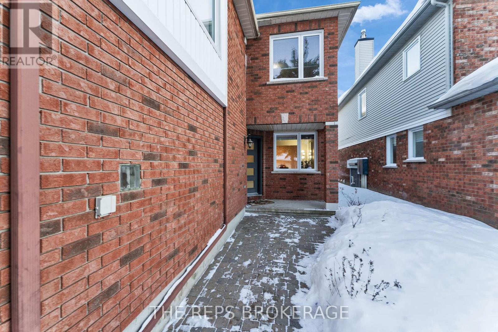 64 Hunterswood Crescent, Ottawa, Ontario  K1G 5V9 - Photo 3 - X12766466